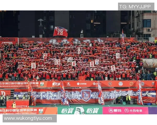 重庆中超重返赛场让我们共同欢庆社交媒体的热情与期待 重庆中超重返赛场让我们共同欢庆社交媒体的热情与期待