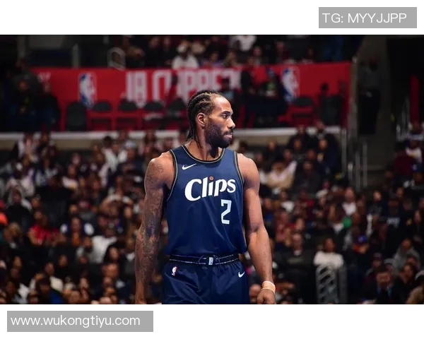 快船全力以赴迎接NBA杯新铺球场地板颜值惊艳引期待